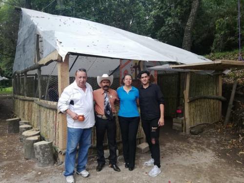 Equipo de URUZ RADIO con el bisnieto del General Emiliano Zapata.