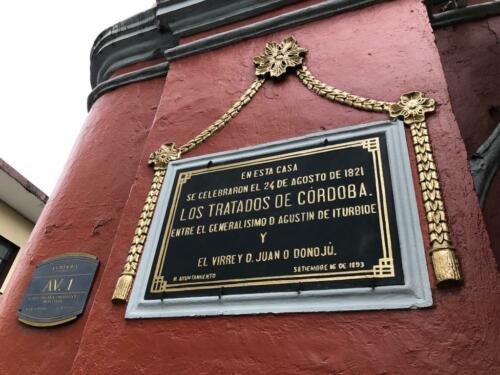 Placa de la casa donde se realizaron los Tratados de Córdoba.